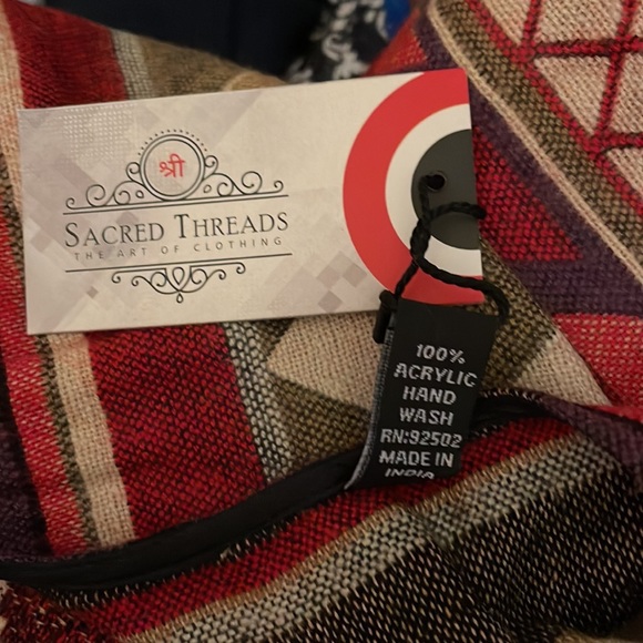 NWT. CUDDLY PONCHO. By Sacred Threads. BLRD12. 221943A - Picture 5 of 5